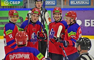 «Рыцари» дважды переиграли сборную Беларуси U18 и поднялись в зону плей-офф. 