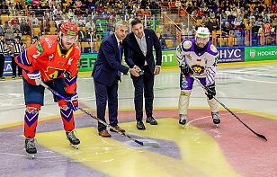Именное джерси и символическое вбрасывание! В Лиде прошла церемония открытия обновленной арены и нового хоккейного сезона