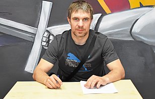 Опытный форвард Артем Кислый – теперь в составе «рыцарей»