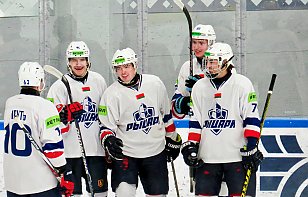 «Юниор» – «Рыцари»: наши парни сначала одержали «сухую» победу, затем в упорной борьбе уступили сопернику